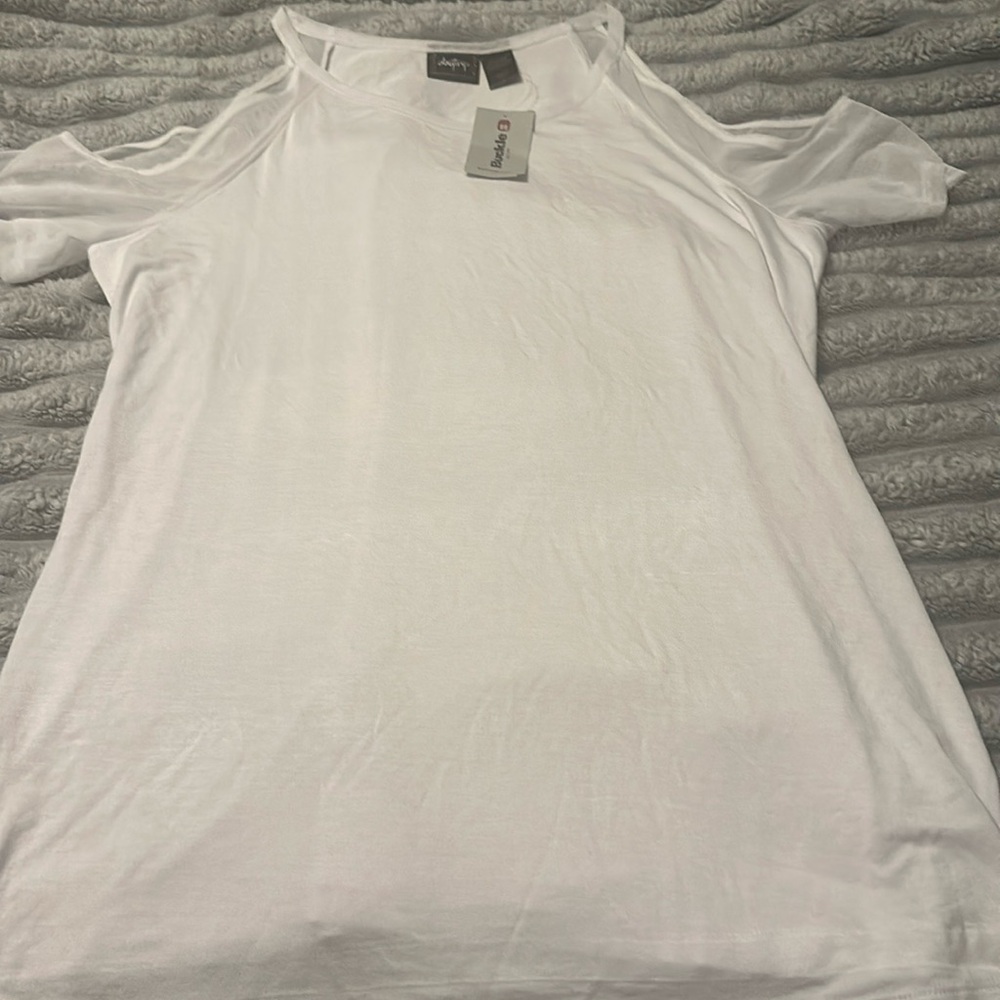 NWT Daytrip sz large white open shoulder top. Dress up or down.